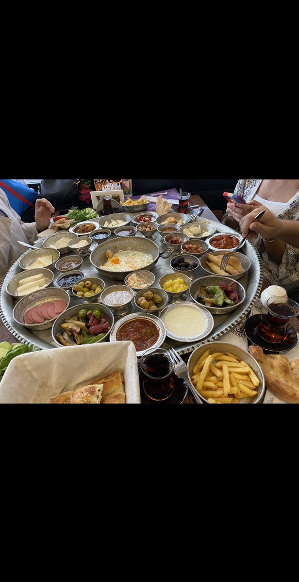 En sevdiğim özelliğim yiyip yiyip kilo almamak 💯