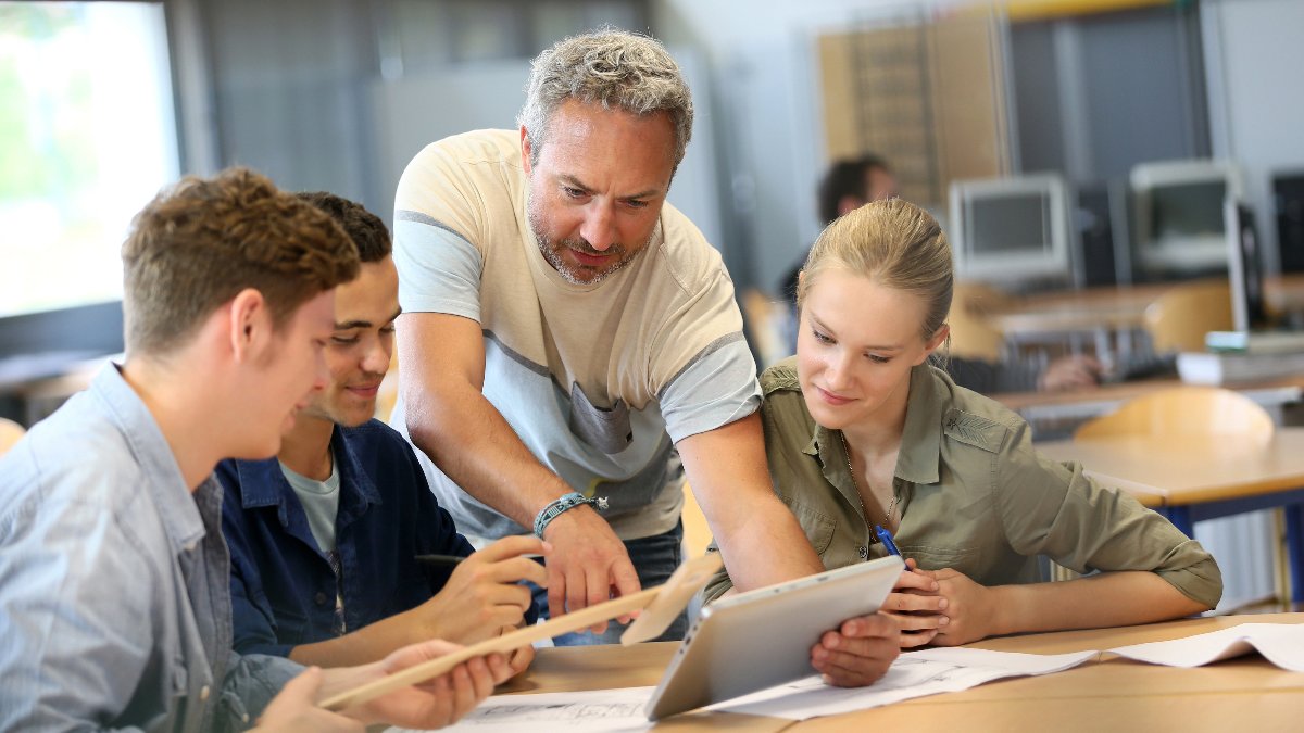 🎓 Heading to uni or college? 

Stay safe during your studies with these tips:
🔐 Use strong passwords 
📱 Enable 2-Step Verification
🚫 Beware of phishing scams
📶 Use public Wi-Fi wisely

📘 bit.ly/45m7cvU

#OnlineSafety #StudentLife #CyberSecurityTips