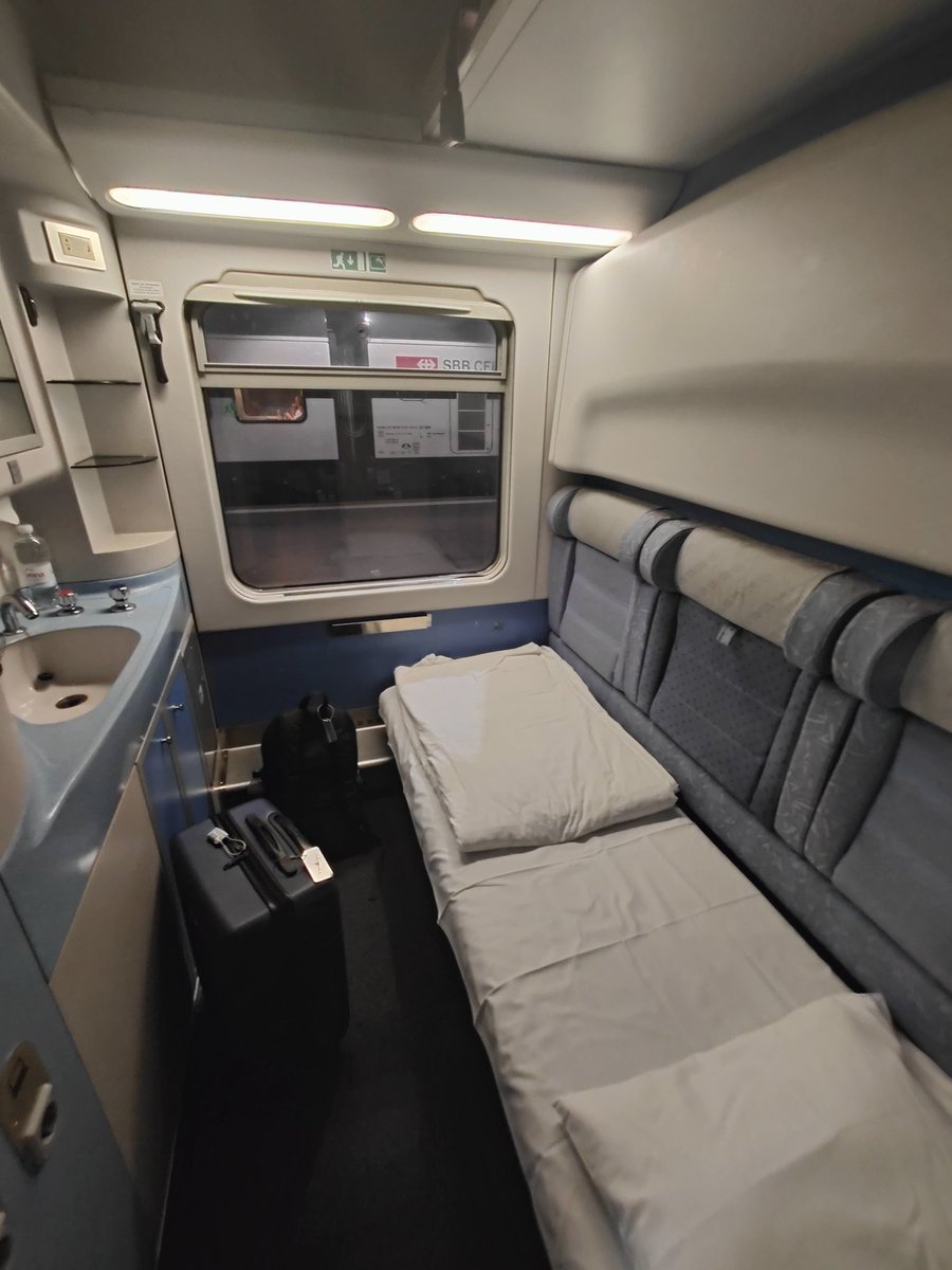 lyates_ly's tweet photo. A night on EN40465 from Zurich to Zagreb https://t.co/HVMKDSq6oC