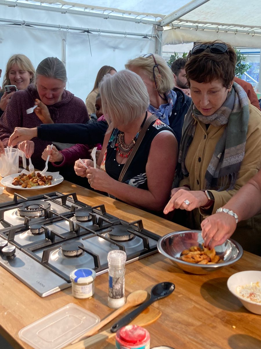"Mark your calendar and make sure it's reserved!" 

York Festival of Food and Drink

Demonstration Theatre, 
St Sampson's Square
16:00 until 17:00 (Free)

Join Sharmini, Sunday Times "Curry Queen" Cookery Consultant demonstrate

 The Royal Delight: Shahi Paneer (Indian Cheese)!