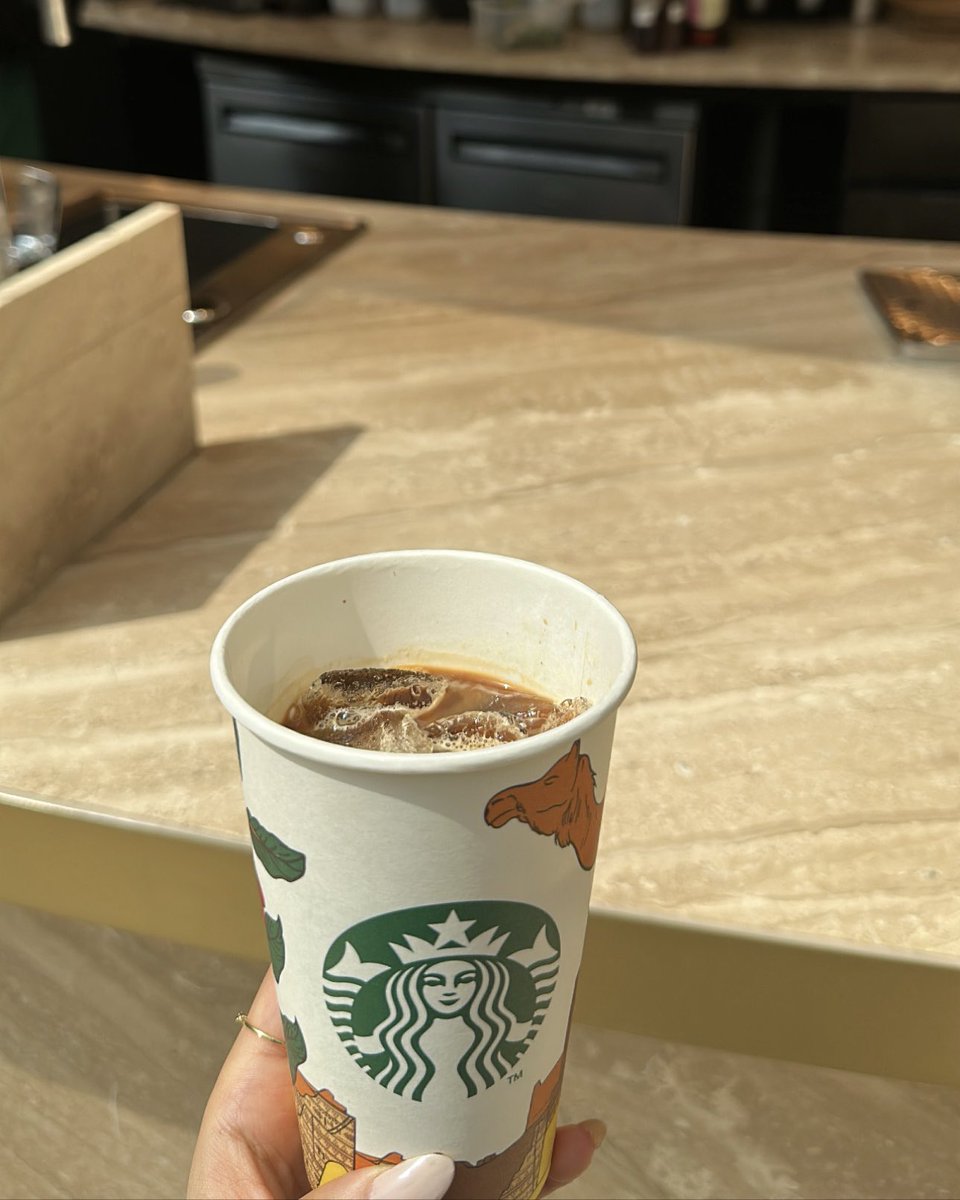 xmeetha's tweet photo. حبييت تصميم الكوب جدًا https://t.co/ObQgWZWfIV
