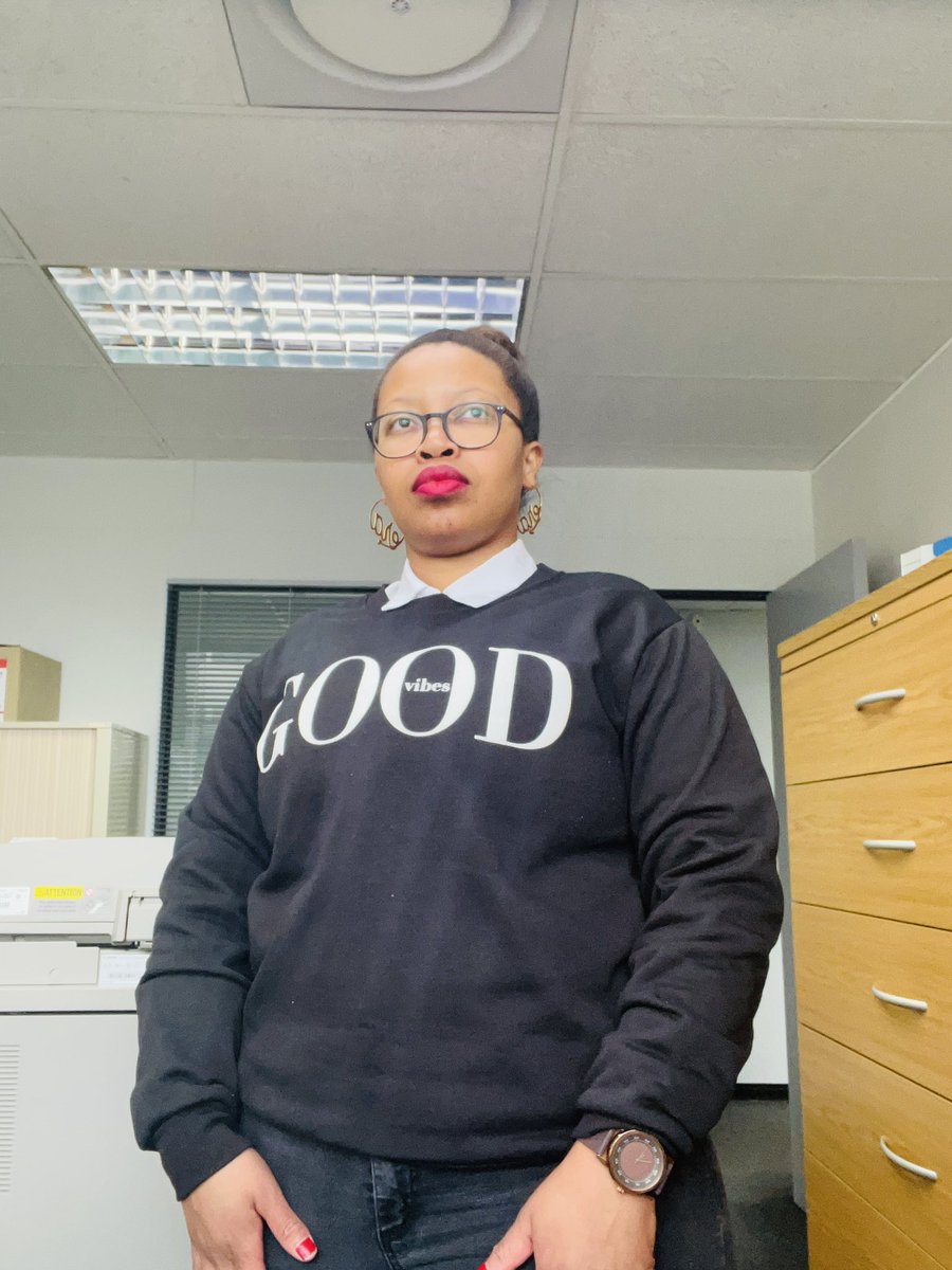 Sphindile09's tweet photo. All my clothes don’t fit anymore. I wanted a white collar look and struggled to button up this shirt but the sweater hid all the imperfections 😂
#KindRegards https://t.co/9q5KOCGDEi