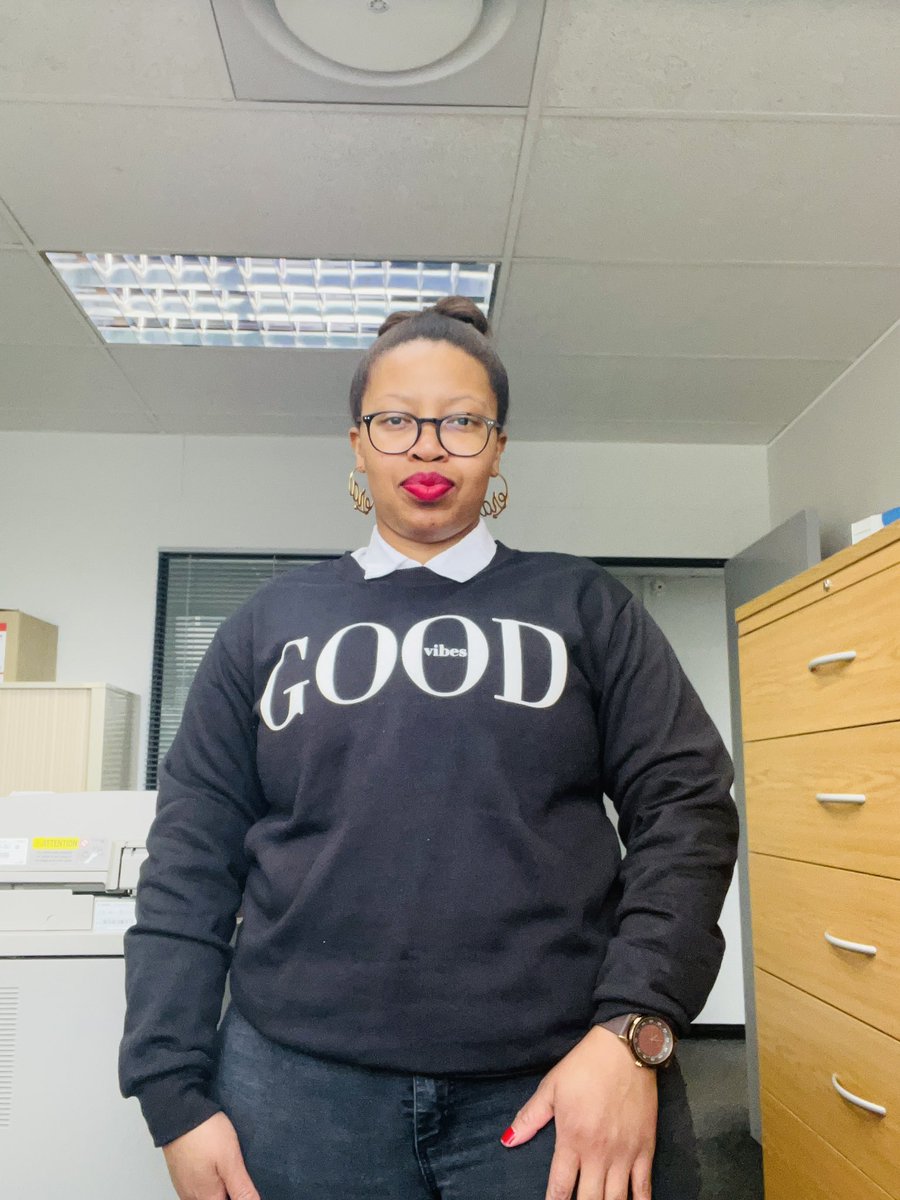 Sphindile09's tweet photo. All my clothes don’t fit anymore. I wanted a white collar look and struggled to button up this shirt but the sweater hid all the imperfections 😂
#KindRegards https://t.co/9q5KOCGDEi