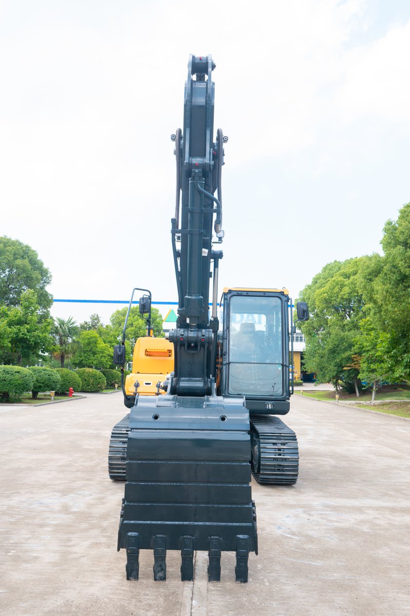 Bunny99on's tweet photo. Hyundai HX130 excavators https://t.co/46KGixJsnc