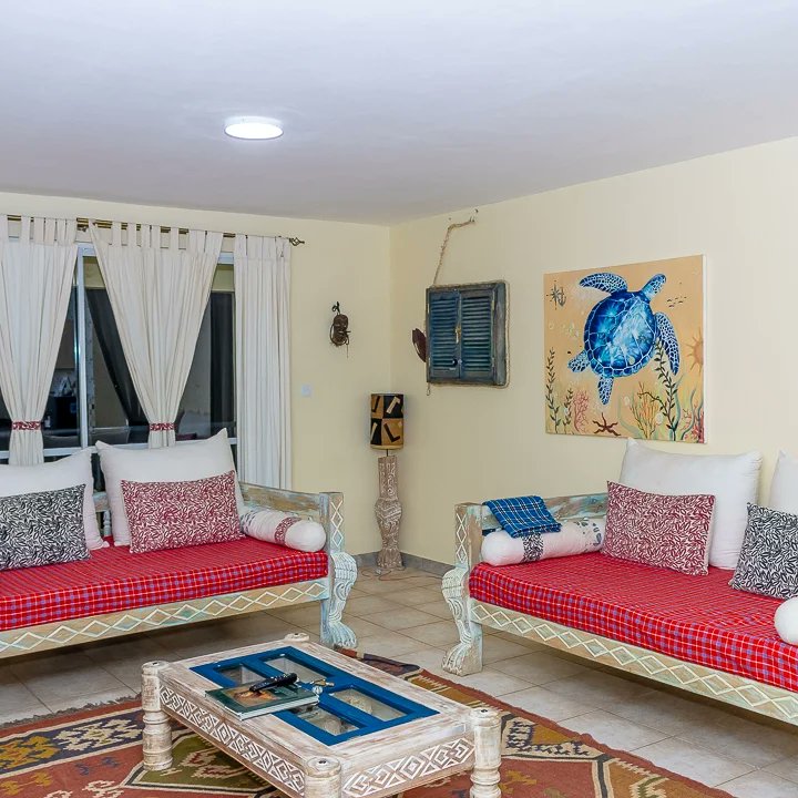 GreatNorthHosts's tweet photo. When it comes to giving you unique and tasteful accommodation spaces, we fully understand the assignment 🤩🥳! 
Our coast  themed 2BR apartment has amenities including a lift, ample and secure parking, spacious kitchen, both rooms en suite, an extra twin bed, daily housekeeping. https://t.co/Kx6Zgh61Pt