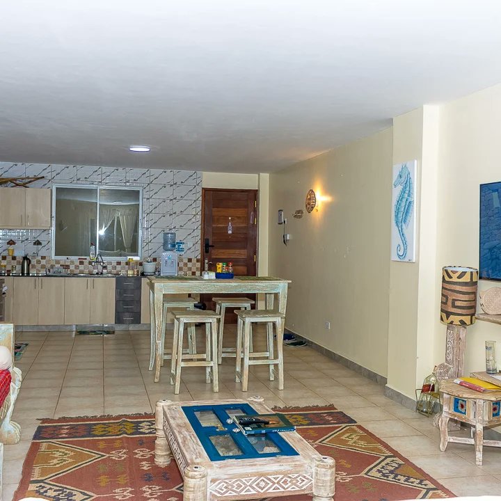 GreatNorthHosts's tweet photo. When it comes to giving you unique and tasteful accommodation spaces, we fully understand the assignment 🤩🥳! 
Our coast  themed 2BR apartment has amenities including a lift, ample and secure parking, spacious kitchen, both rooms en suite, an extra twin bed, daily housekeeping. https://t.co/Kx6Zgh61Pt