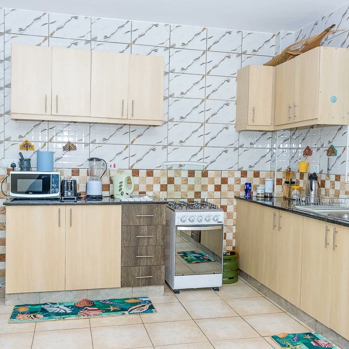 GreatNorthHosts's tweet photo. Capacity is 4pax at Ksh 7000/ per night. 
Call us on 0114975572
#TheGreatNorthHosts #SossianHouses https://t.co/j99GbSQ0VJ