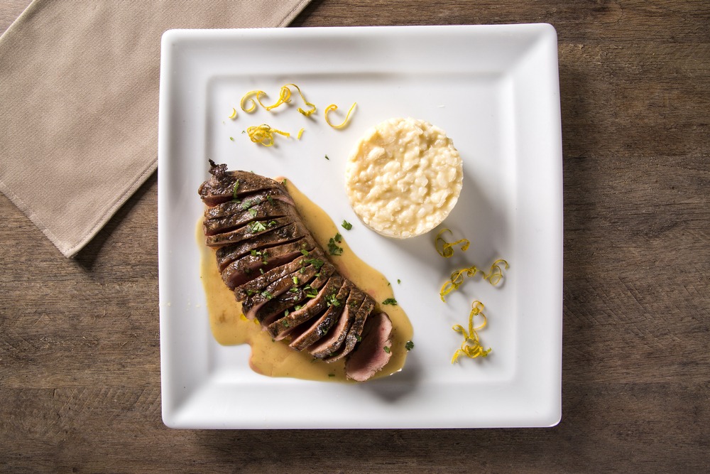 Les conseils de Cyril Lignac pour réussir un canard au poivre vert # #foodactu 
Lien ici : cuisineaz.com/articles/les-c…