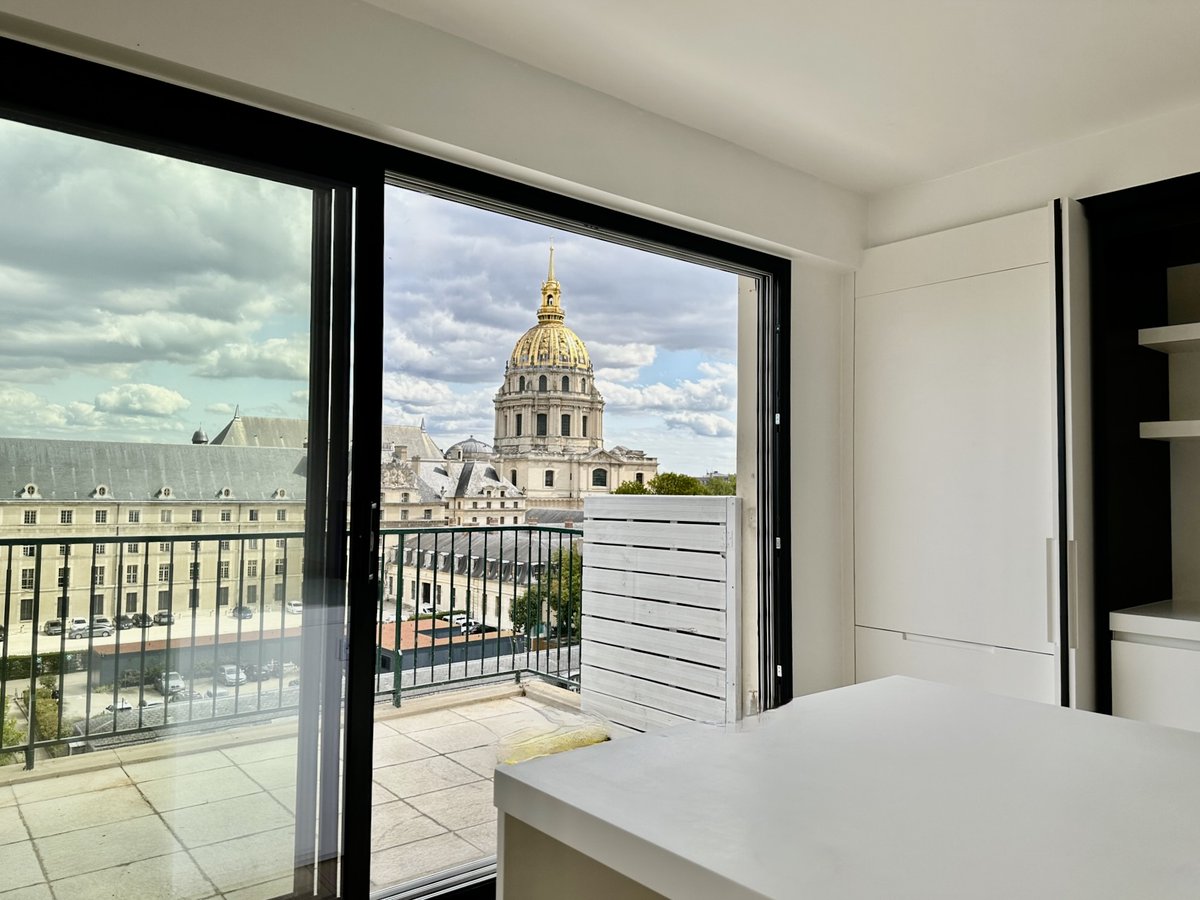 ParisArtDeVivre's tweet photo. Exclusif: Wishing everyone a fab weekend from a #property on my listing with its incredible view on #LesInvalides and its golden dome #cityoflight #cityoflove #parisjetaime #livinginParis #movetoParis #Architecture #Parisian #ParisRealEstate #Apartment https://t.co/toynCF1Wcd https://t.co/4qbziaRoQ8
