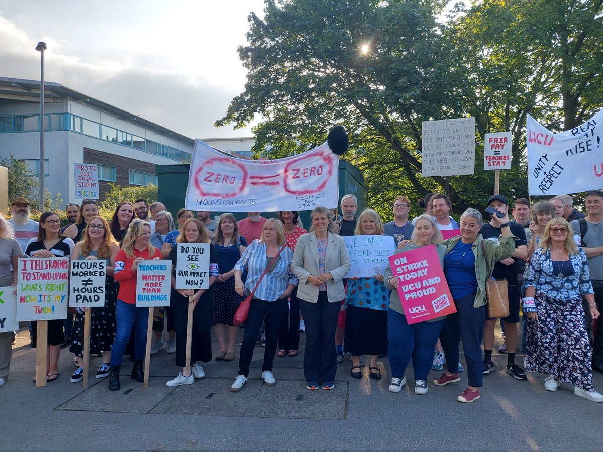 Having joined @ucu members on the picket line yesterday to listen to their concerns about low pay, I have written to @york_college & the Education Secretary to see if a rapid resolution can be found.