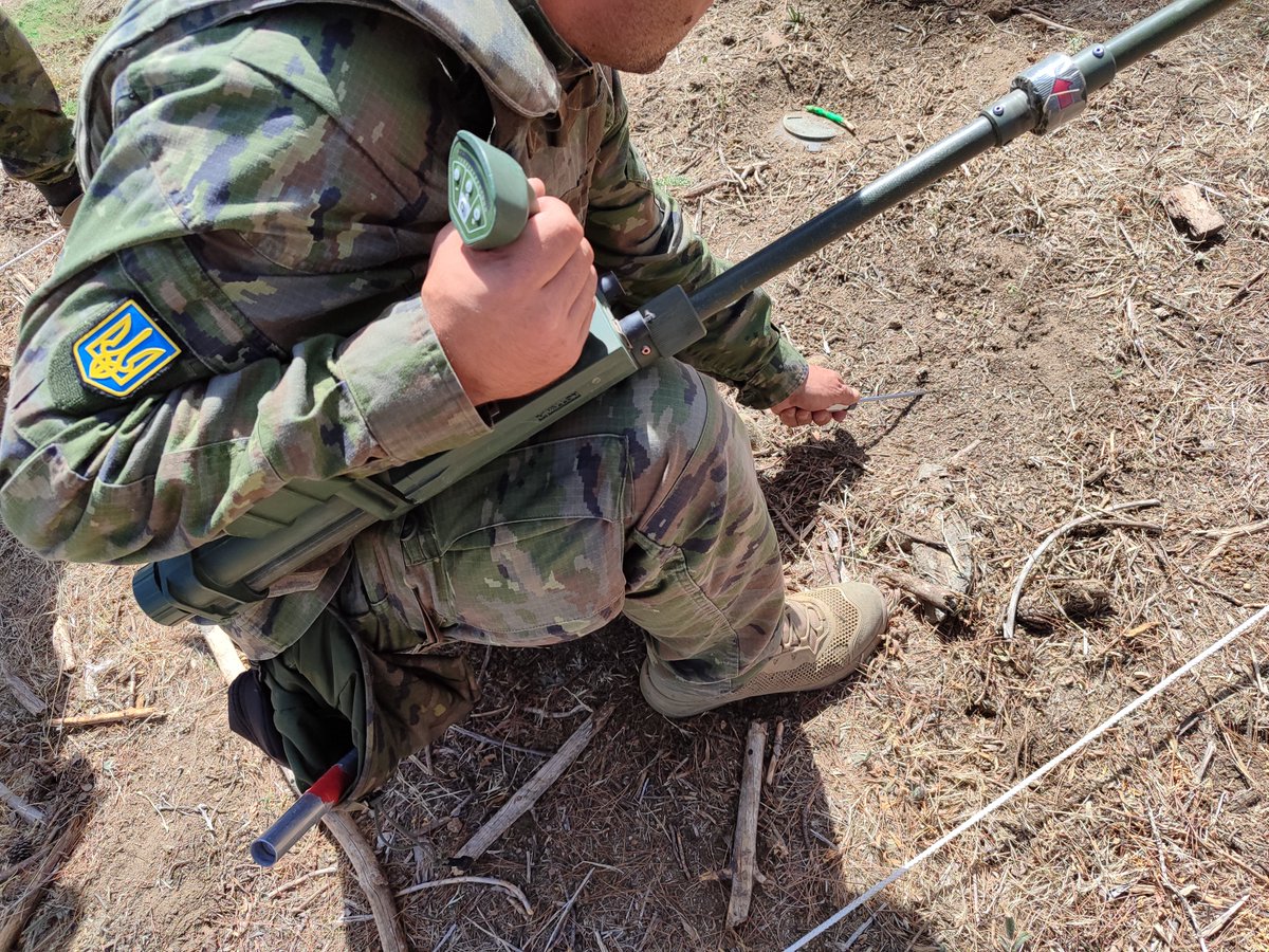 La instrucción que las #FAS españolas🇪🇸
proporcionan a los militares ucranianos se materializa mediante el trabajo del #EUMAM_UA_TTCC. Su Cuartel General dirige la formación desde #BURGOS, a la vez que coordina con la #UniónEuropea estas actividades Codo a codo con Ucrania #MOPS