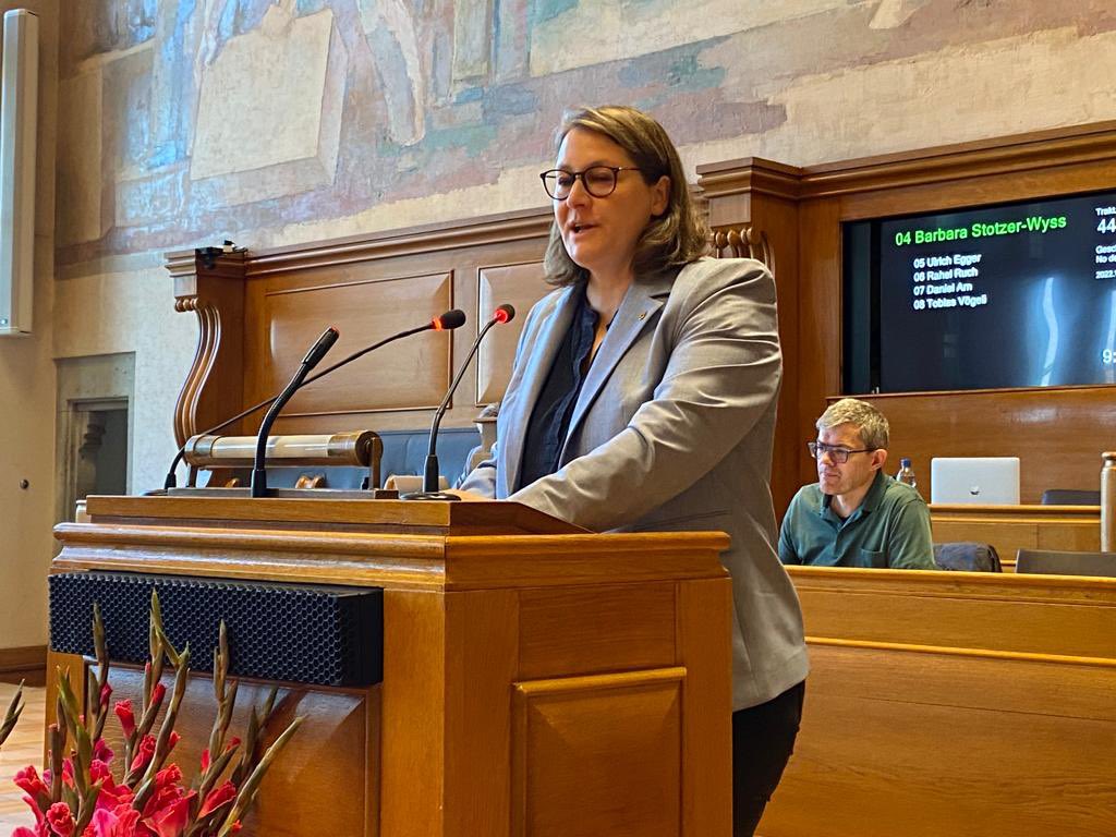evppev_be's tweet photo. Die Strategie zur Weiterentwicklung der landwirtschaftlichen Ausbildung #INFORAMA sieht eine Konzentration auf drei Kompetenzzentren vor. #EVP-Grossrätin @baba08  fordert, dass die verschiedenen Anspruchsgruppen und Standortgemeinden im nächsten Schritt besser einbezogen werden. https://t.co/JVUhbWwj9C