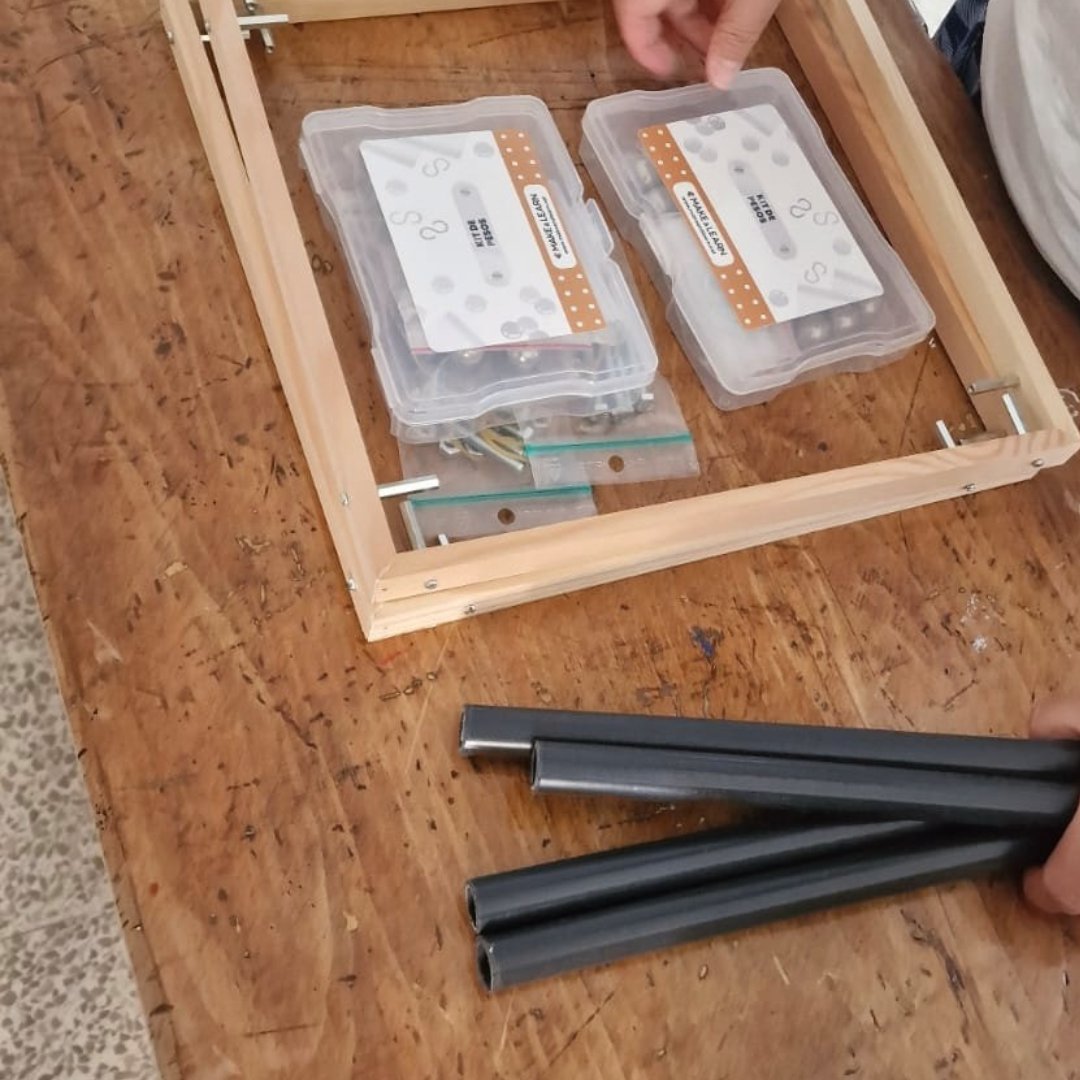 Make_and_Learn's tweet image. A l&apos;Escola Sant Jordi de Palafrugell ja tenen tot el material al centre i preparat per començar les classes i els projectes #STEAM que han planificat per aquest trimestre.

#Ensenyament #Educacio #Programacio #robotica #Escola