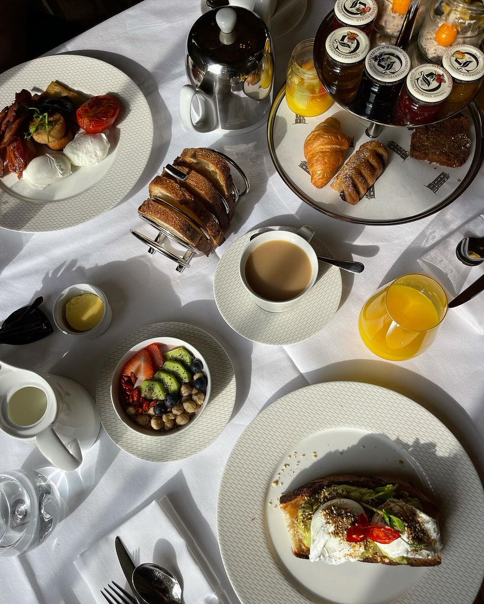 Savour every moment of breakfast at Carton House, Fairmont. An event in itself, breakfast in The House is a truly stunning and indulgent experience 📸 @lynnkelly_