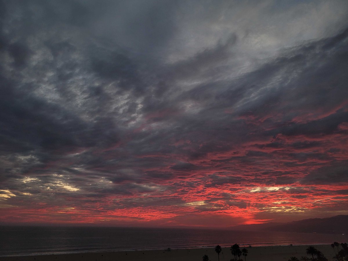 ChjaraT's tweet photo. Le Mordor et la Montagne du Destin sont en Californie ce soir
#LAsunset #California #sunset https://t.co/7Q2y3fCeXE