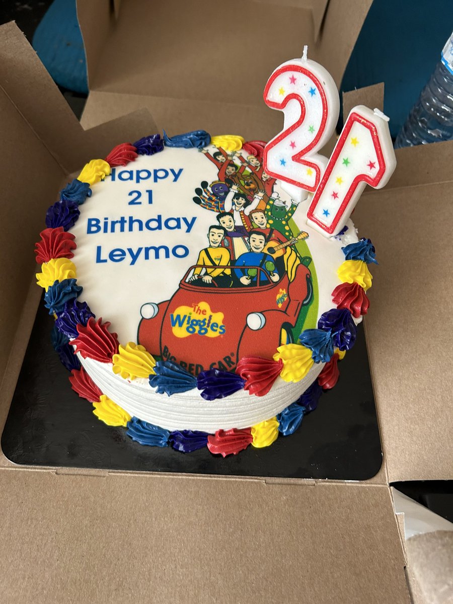 Leymo_Wiggle's tweet photo. Today is my birthday! I turn 21! 🥳 🎂 🎉 https://t.co/zlb470kPsH