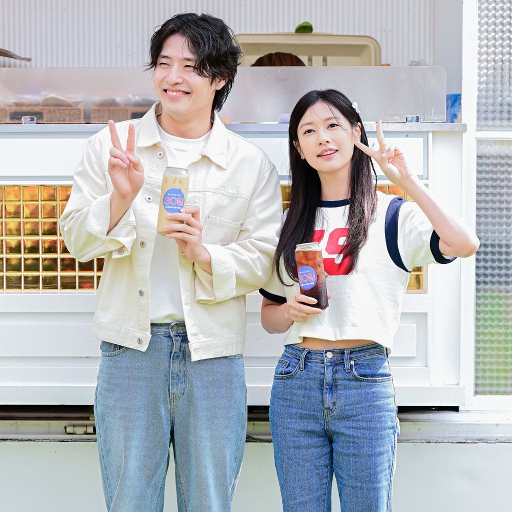kdramascoop7's tweet photo. #KangHaNeul and #JungSoMin at a snack truck event for the movie "30 Days", releasing on 3 October https://t.co/8aVzFBbcQh