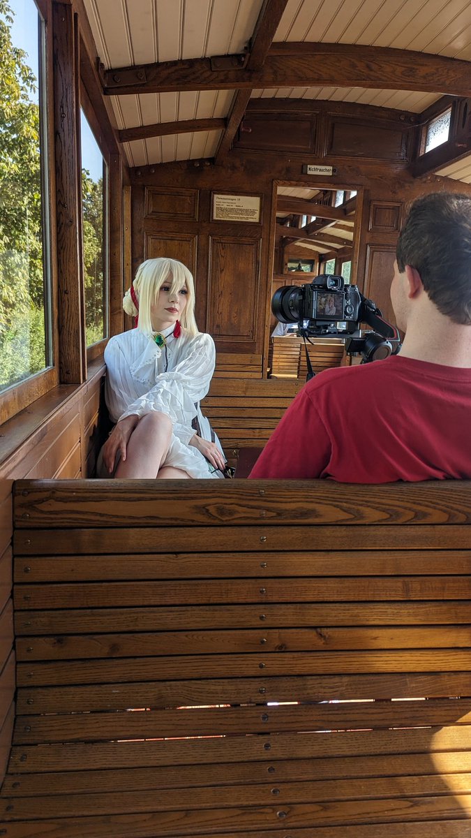 linn_tooruu_'s tweet photo. Had last Sunday a #violetevergarden photoshooting with @animedesignerks as my Photographer 😌💕 the pictures and Videos turend out so lit! Stay tuned :D 
#cosplay #violetevergardencosplay #cosplayergirl #photoshooting #vintage #anime #violetevergardenanime https://t.co/9jB0JzbKTa