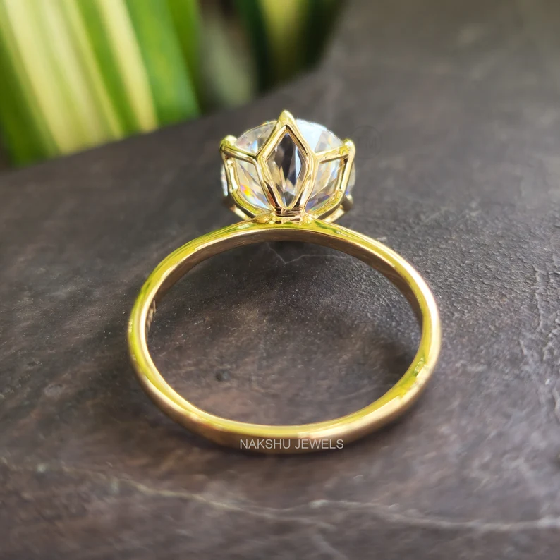 NakshuJewels's tweet photo. Round Cut Yellow Gold Solitaire Moissanite Engagement Ring Diamond Wedding Bridal Anniversary Ring Gift 💍

👉 DM us to Get a Customised Design: https://t.co/8POACaYD2H

#moissanite #roundcutring #solitairering #moissaniteengagementring #nakshujewels #yellowgoldring  #vintagering https://t.co/62y7XD4ZgB
