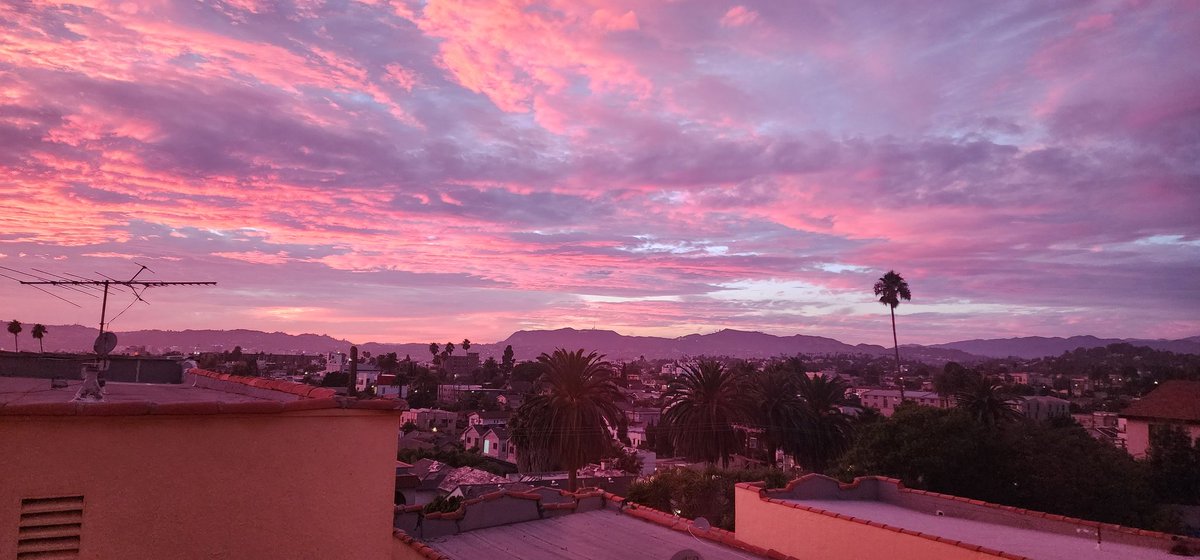 Sunset this evening from Filipinotown #LosAngeles