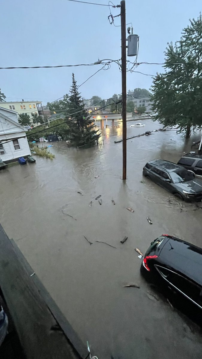 MndOfADffrntKnd's tweet photo. Leominster flooding 9/11/23.  @Met_CindyFitz @KThompson_WCVB @MetMikeWCVB https://t.co/Zp0LV9K7p5