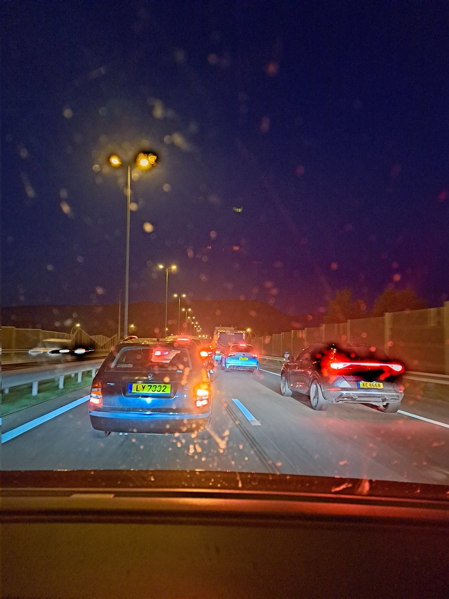 LGallinaro_88's tweet photo. Mat @deigreng rullt et! An dat um 6h23 zu Miersch...*ironie off* De Wieler beléien kenne se mol gutt 👌 #greenbashing https://t.co/dOYag1U1rd
