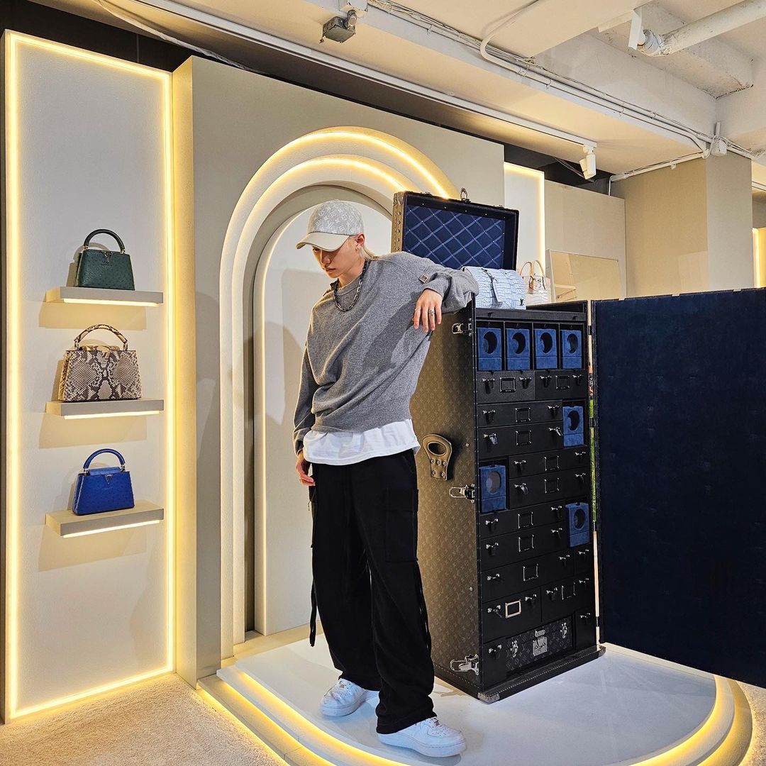 Viral Takes on X: Stray Kids' Felix wears Louis Vuitton's Ready