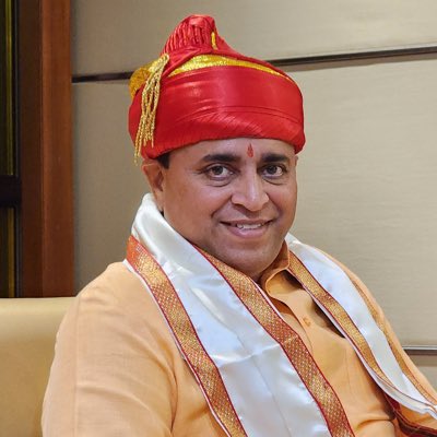 Sunil_Deodhar's tweet photo. पुणेरी पगडी ! शोभतेय का ?

#NewProfilePic https://t.co/wpy29EpBqM