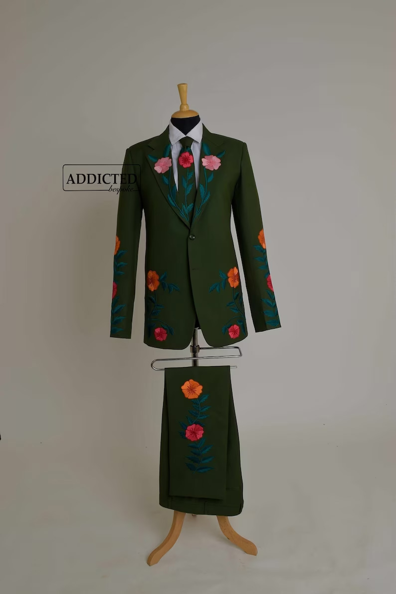 BespokeAddicted's tweet image. 𝐌𝐞𝐧'𝐬 𝟐 𝐏𝐢𝐞𝐜𝐞 𝐂𝐨𝐮𝐧𝐭𝐫𝐲 𝐖𝐞𝐬𝐭𝐞𝐫𝐧 𝐆𝐫𝐞𝐞𝐧 𝐒𝐮𝐢𝐭
etsy.com/listing/151402…
#bespoke #menswear #menstyle #mensuit #countryoutfit #westernoutfit #countrywestern #embroidery #embroidered