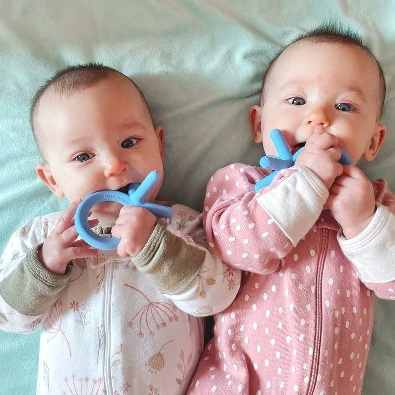 comotomo_sa's tweet image. &quot;Comotomo teethers are so good, you turn into a little thief and steal your sister&apos;s 😈&quot; - @brandthouseseven

To grab a teether (or two 😆), visit the link in our bio!

#Comotomo #babyteether #babyproducts