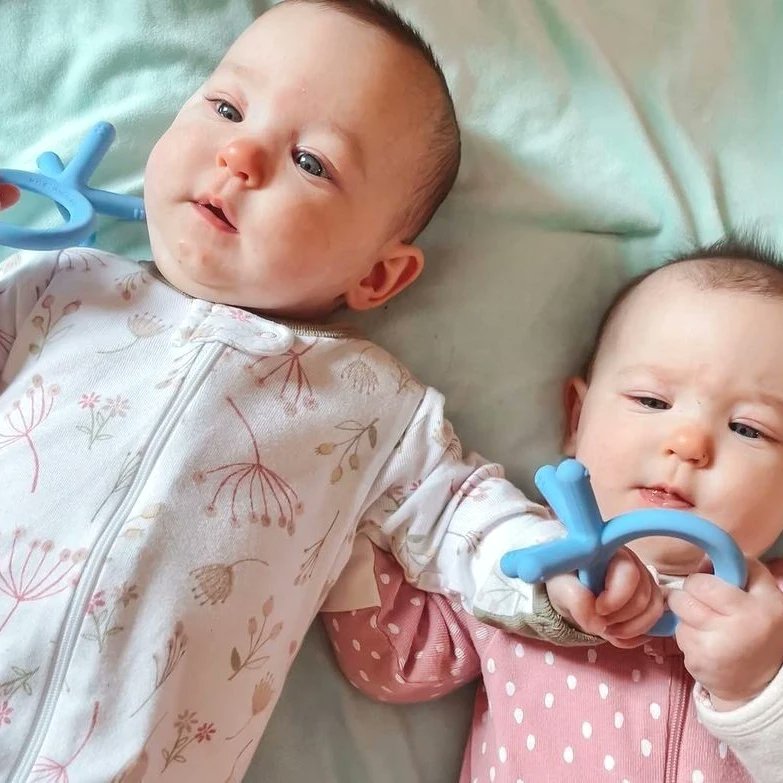 comotomo_sa's tweet image. &quot;Comotomo teethers are so good, you turn into a little thief and steal your sister&apos;s 😈&quot; - @brandthouseseven

To grab a teether (or two 😆), visit the link in our bio!

#Comotomo #babyteether #babyproducts