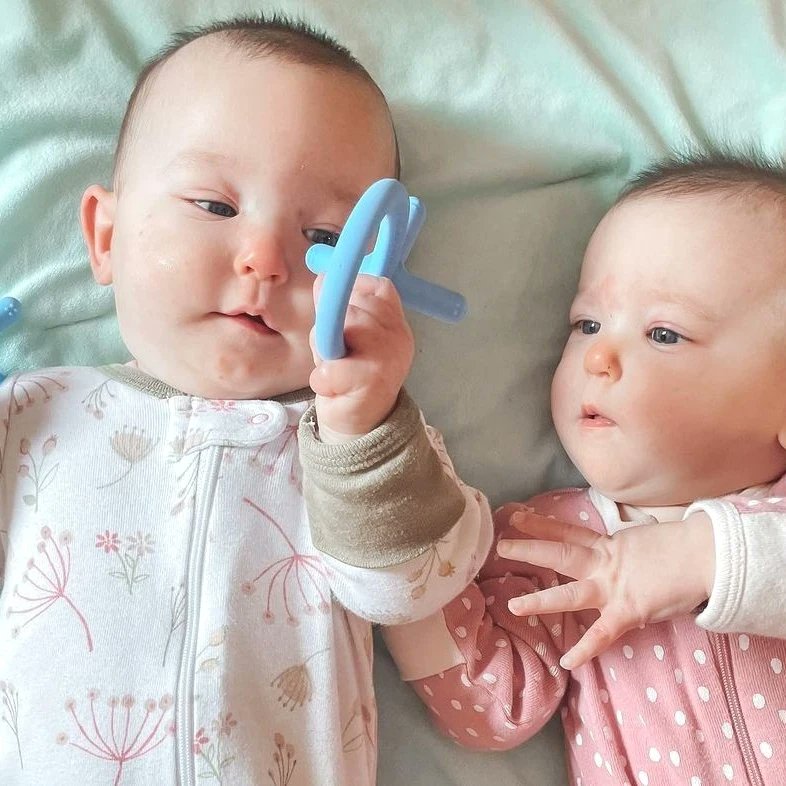 comotomo_sa's tweet image. &quot;Comotomo teethers are so good, you turn into a little thief and steal your sister&apos;s 😈&quot; - @brandthouseseven

To grab a teether (or two 😆), visit the link in our bio!

#Comotomo #babyteether #babyproducts