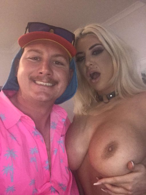 Tour life #Airliebeach #bucksparty https://t.co/njiKZ34rIS<a href="/tag/airliebeach"class="tags">#Airliebeach</a><a href="/tag/bucksparty"class="tags">#bucksparty</a>
