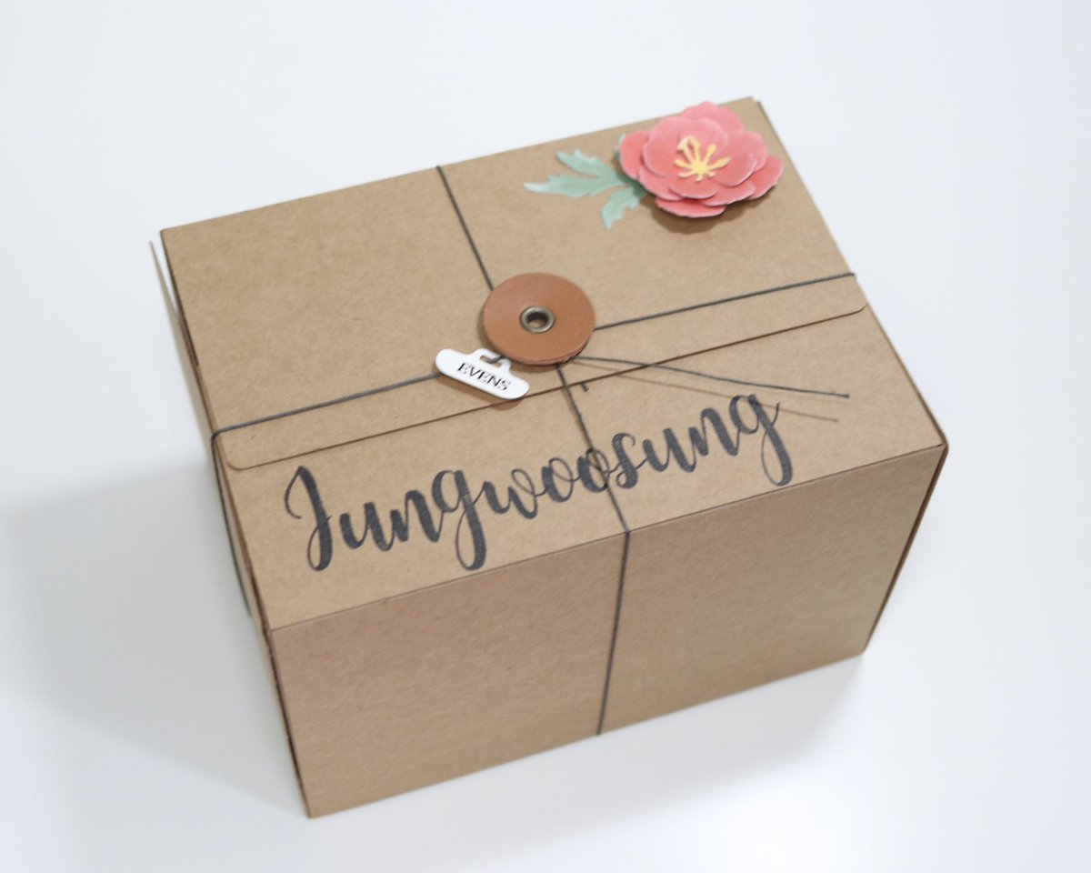 보호자 카페에 방문하여 정우성 감독님께 써주신 엽서를 아티스트컴퍼니로 전달했습니다. 다시 한 번 귀한 발걸음 해주시고 응원 및 도움을 주신 많은 분들께 감사의 말씀 드립니다♡︎