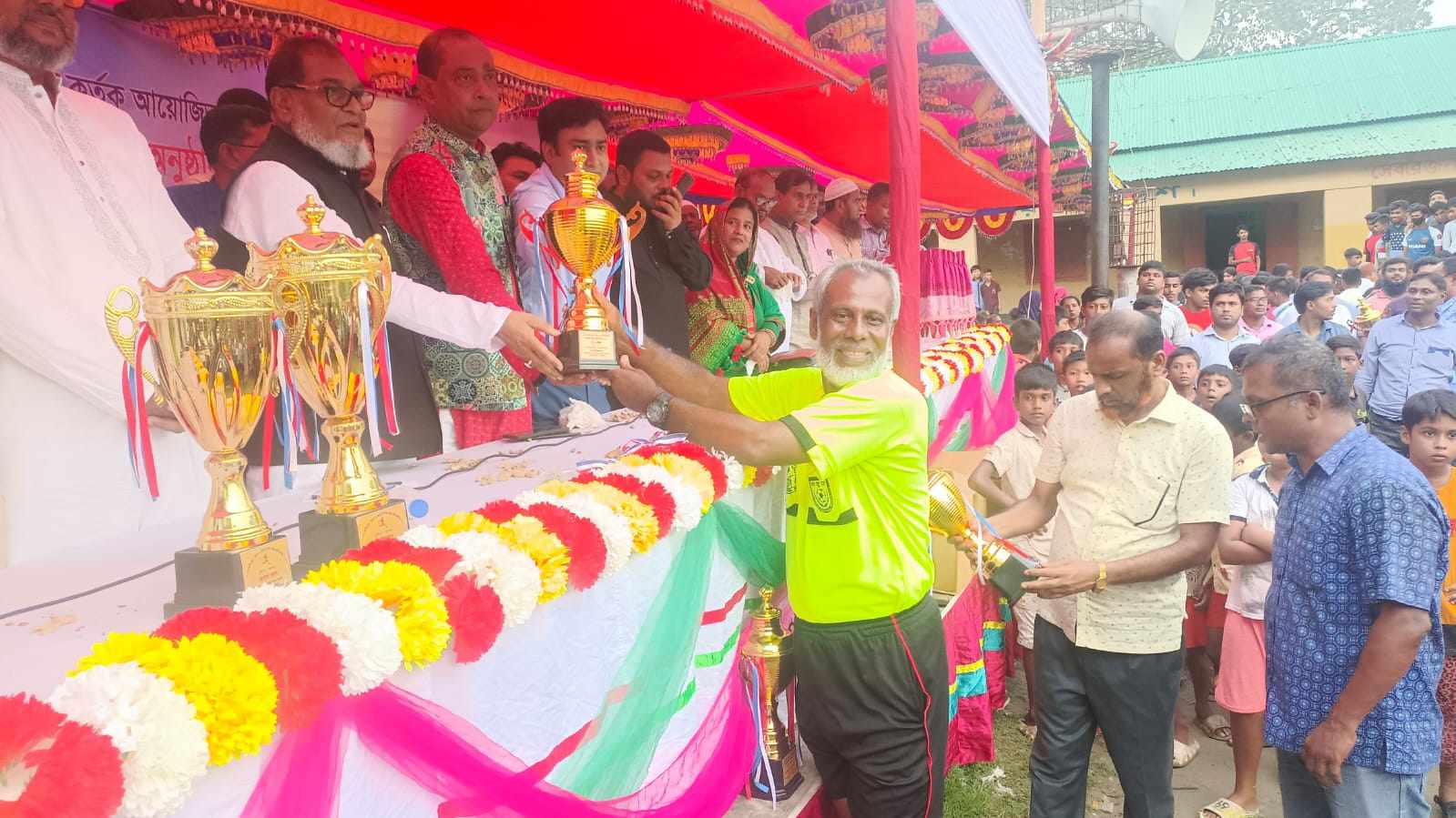 ‘নৌকা’ নিয়ে ডুবল বিমান প্রতিমন্ত্রী; উড়লো ব্যারিস্টার সুমনের ‘ঈগল’