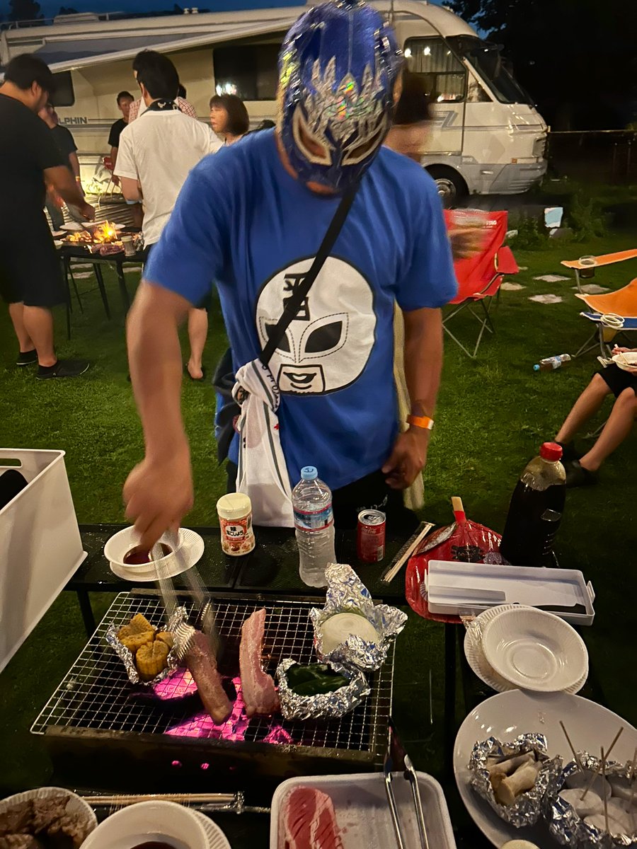 saji_hi1103's tweet photo. #UNITYKIX
#大阪プロレス
BBQ🍖
ビリーさん&スパさん💓
大好きな選手の方々とBBQ囲んでるって凄い状況!
幸せすぎる時間です(*∩´꒳`∩*) https://t.co/rQN1r2nEXi