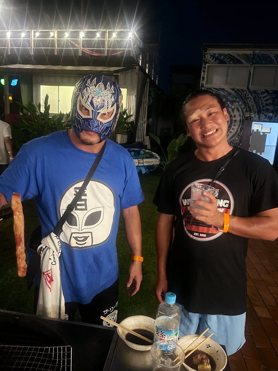 saji_hi1103's tweet photo. #UNITYKIX
#大阪プロレス
スパさん&木下亨平選手&タイガースさん💕
木下選手、爽やか❀.(*´▽`*)❀.
そしてハイビスカスみぃさんにお声掛けさせてもらい、new名無しさんステッカーをGET😆
皆さまお疲れでしょうに快く対応して頂き、本当に幸せな時間でした✨ https://t.co/natvVaVuT4