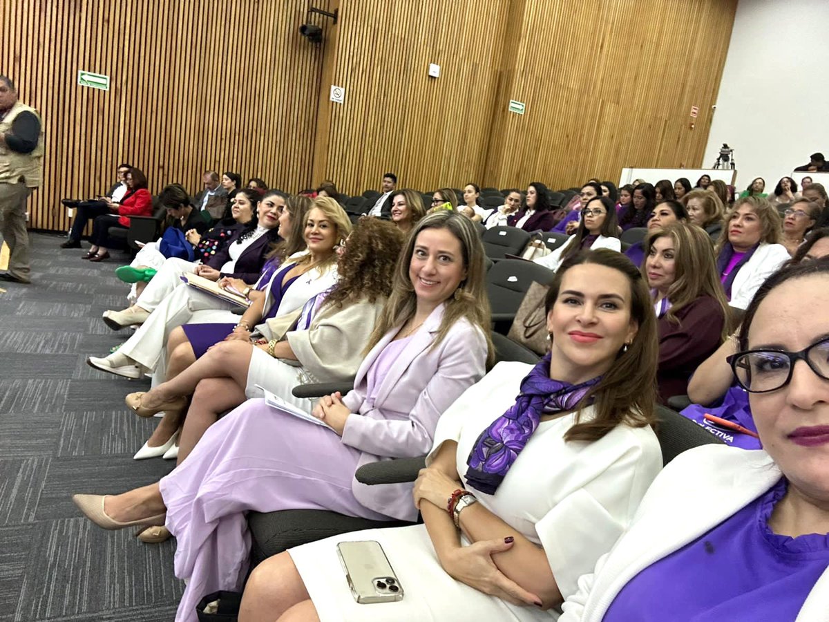 Maura_Arredondo's tweet photo. Primer día del 4to. Curso “Mujeres líderes promotoras de los derechos político- electorales” realizado por @50mas1Mx y el  @INEMexico #CDMX.
#50más1INE
#CapacitaciónPolítica
#SoyPoderosa 
@ClauCorichi 
@KaryAthie 
@RocioAbreuA 
@CarmenCarreonC https://t.co/JTDOY2Uolk