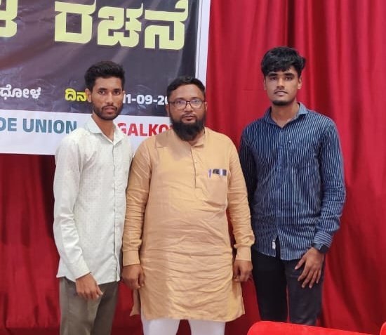 MudholIlahi's tweet photo. ನಿನ್ನೆ ದಿನ SDTU ಜಿಲ್ಲಾ ಸಮಿತಿ ರಚನೆಗೆ ಮುಧೋಳ ಕೆ ಆಗಮಿಸಿದ SDPI ನ ರಾಜ್ಯ ಸಮಿತಿಯ ಸದಸ್ಯರಾದ @RamzanKadiwal (ರಂಜಾನ್ ಕಡಿವಾಳ) ಸರ್ ಗೆ ಭೇಟಿಯಾದ ಕ್ಷಣ.
#SDTU #SDPI @RamzanKadiwal https://t.co/17fwgJ6WPI
