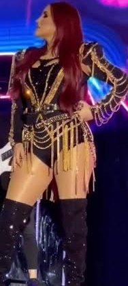 DarkVampire_'s tweet photo. Qué hace Jenny Rivera de gira con RBD? 

Anahi https://t.co/016NC9RrXV