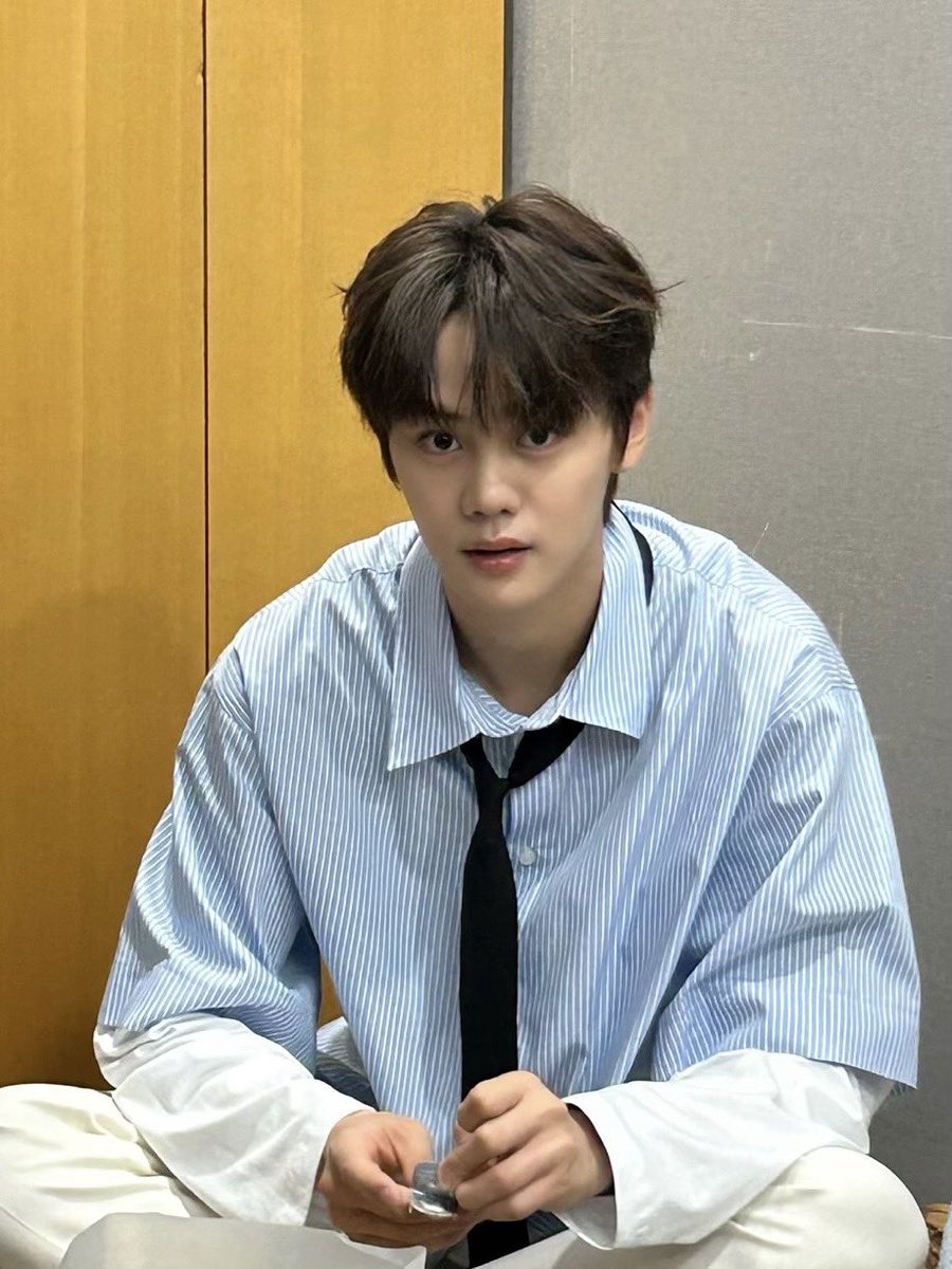 ZB1_official's tweet image. _💌

제로즈 사실 태래상이 사진을 몇 장 보내줘서 올릴 게 생겼어요 음…요즘 진짜 한마디로 감동을 어떻게 줄 수 있을까라는 생각을 많이 하는데 성한빛나가 그냥 솔직하게 평소에 하는 생각을 말해도 좋을 것 같다고 해서 제로즈! 요즘 진짜 제로즈 생각만 하고 앨범 준비하고 있으니까 기다려 네…