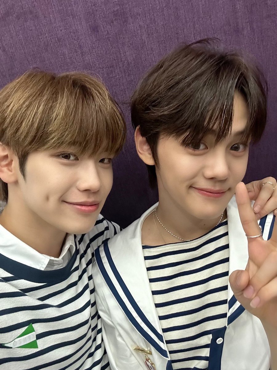 ZB1_official's tweet image. _💌

제로즈 사실 태래상이 사진을 몇 장 보내줘서 올릴 게 생겼어요 음…요즘 진짜 한마디로 감동을 어떻게 줄 수 있을까라는 생각을 많이 하는데 성한빛나가 그냥 솔직하게 평소에 하는 생각을 말해도 좋을 것 같다고 해서 제로즈! 요즘 진짜 제로즈 생각만 하고 앨범 준비하고 있으니까 기다려 네…