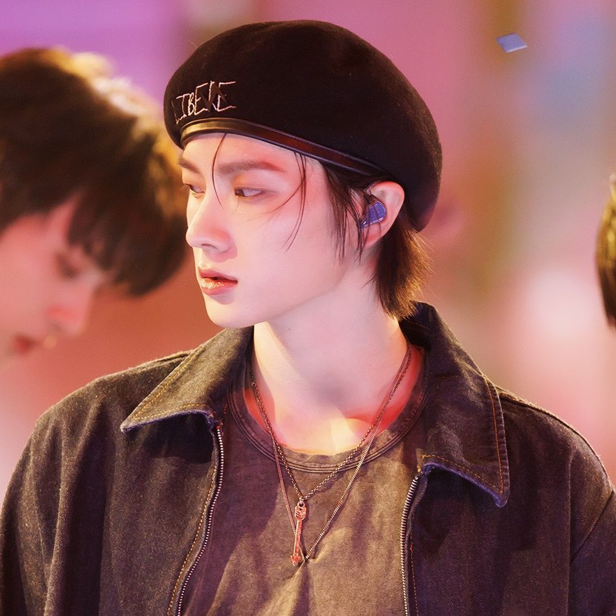 sungnyang__'s tweet image. 성호 덕질이 재밌는 이유

이건 성호고                                 이것도 성호임