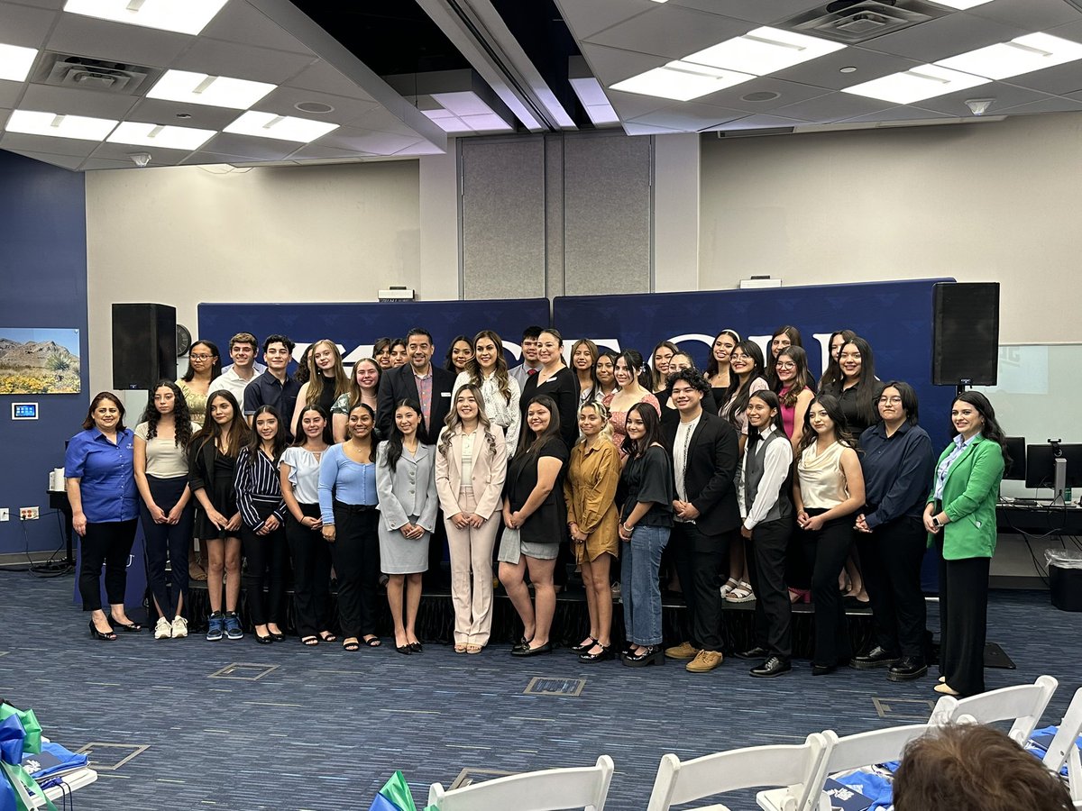 LCisneros_AHS's tweet photo. Super proud of Ana Chacon! Congratulations Ana, on being inducted into GECU Student Board of Directors 2023-2024. #BlazerNation #TeamSISD https://t.co/K2qfL1Z1PH