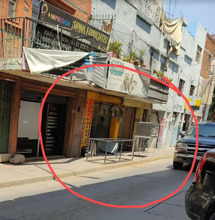 elKafkarrabias's tweet photo. oiga mi @GRomeroPacheco mandeme 2 inspectores de esos que si se ponen rudos porque estos 3⃣ changarritos de inoxidables nomás no entienden donde termina su negocito y donde empieza el espacio público

@atencionaleon  todos en Alemán y Escobedo (uno cada esq.) @economia_leon https://t.co/HBfe32dizw