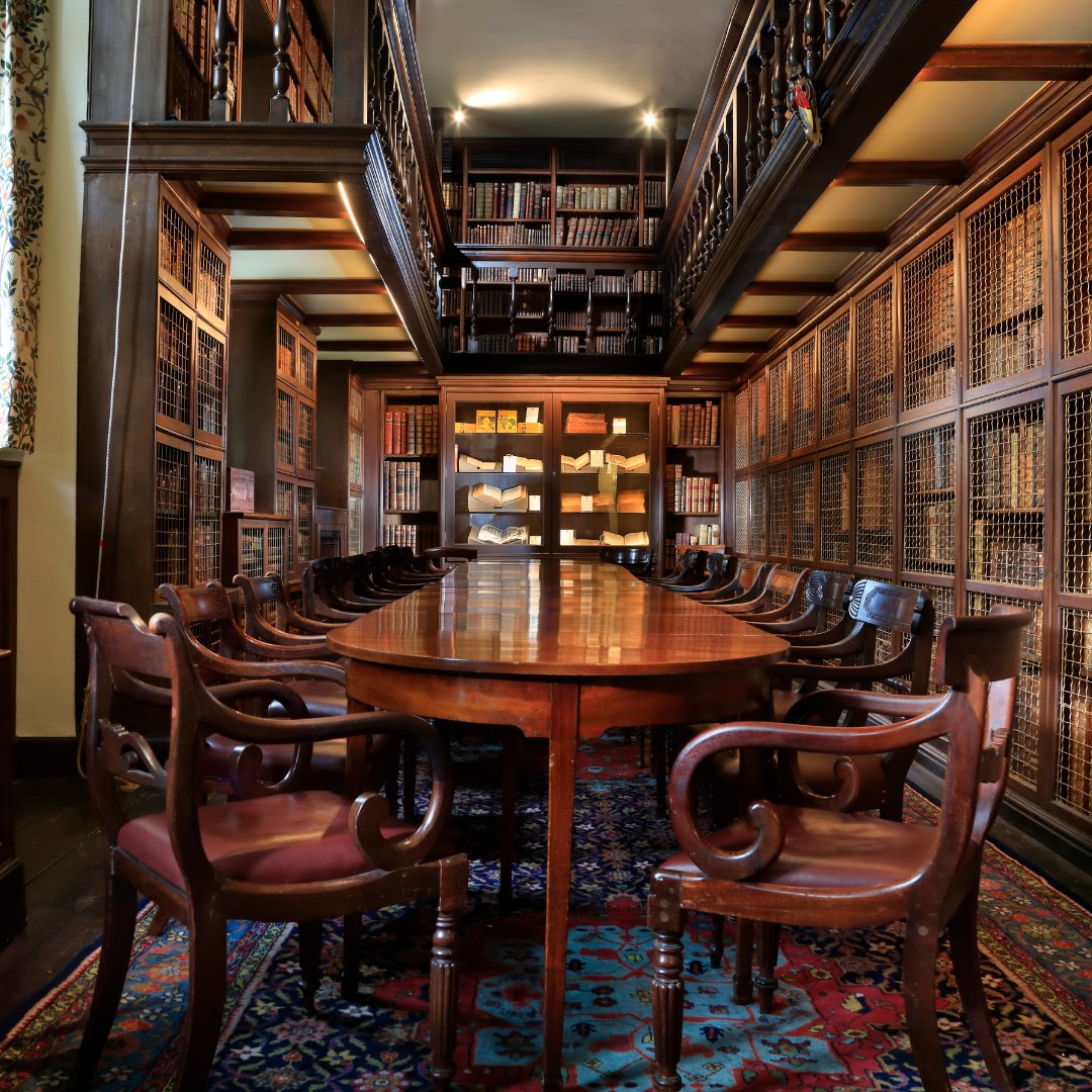 sehlibrary's tweet photo. Freshers! Don't forget to come along to #LibraryInductions tomorrow! A chance to learn about how the Library works... and (as importantly) to see inside our *very* pretty Old Library π
#LibrariesOfOxford #0Week #OxfordFreshers #StEdmundHall #TeddyHall https://t.co/CVLoejUmUI