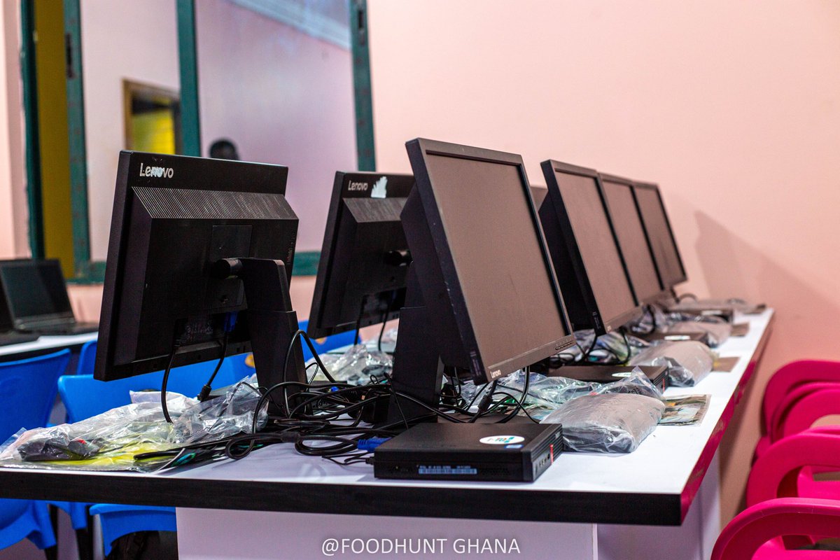 StarlightFound1's tweet image. Who else is ready to help us save the world? Tag a friend to spread the word!🤝🌟🌆 

#StarlightFoundation #TripleAGroupe #WeAreCommitted #EndingStreetism #CommunityDevelopment #TransformingLives #CreatingImpact #WorkwithStarlightFoundation #Partnership #RealImpact