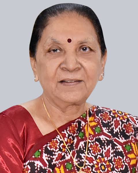 सत्ता में बैठी पार्टी का राष्ट्रीय अध्यक्ष- ओबीसी
देश का प्रधानमंत्री- ओबीसी
उत्तर प्रदेश के उपमुख्यमंत्री- ओबीसी
उत्तर प्रदेश के राज्यपाल- ओबीसी
उत्तर प्रदेश का शिक्षामंत्री- ओबीसी

अगर इसके बाद भी #69000_शिक्षकभर्ती_आरक्षण_घोटाला मामले में न्याय नहीं मिल रहा तो गलती किसकी है?