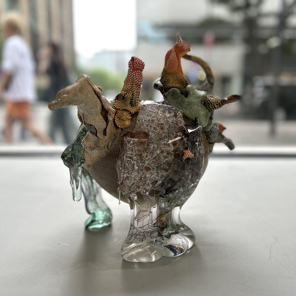 CADAN_official's tweet image. “MEMORIES 01” selected by Yoshiaki Inoue
出展作品紹介

篠崎裕美子 Yumiko Shinozaki
再化石 Re-Fossilization
2019
W25 x D33 x H38 cm
陶・ガラス・リサイクルショップで買った壺

@snow_contemporary