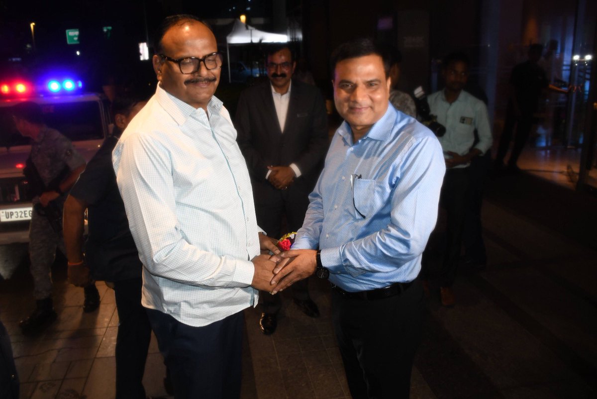 Dharmendra_Lko's tweet photo. #JCTB Unveiling ceremony of Jagran Coffee Table book # Saviour’s #Hyatt Lucknow.
Chief Guest Deputy Chief Minister Brajesh Pathak ji, Minister of State Health Mayankeshwar sharan Singhji , Principle Secretory Health Partha Sarthi Sen Sharma ji and Secretory Health Ranjan Kumar ji https://t.co/Cb59ui7C0a